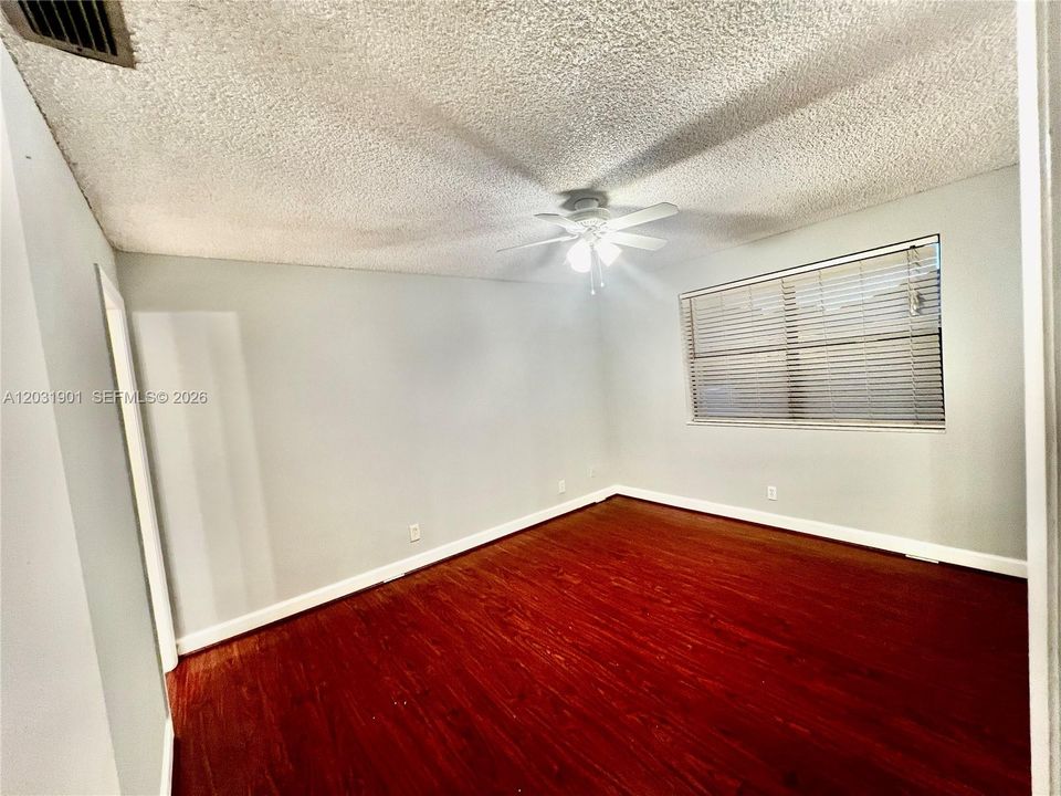 For Sale: $197,000 (2 beds, 2 baths, 760 Square Feet)