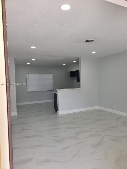 For Rent: $2,500 (2 beds, 1 baths, 2292 Square Feet)