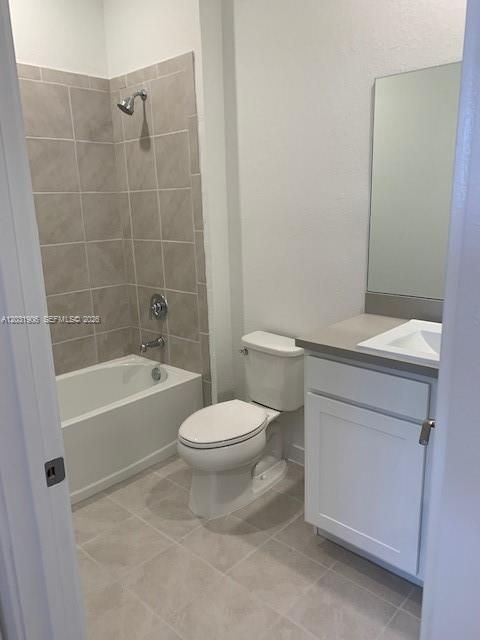 Activo con contrato: $2,400 (3 camas, 2 baños, 1466 Pies cuadrados)