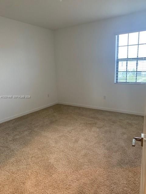 Activo con contrato: $2,400 (3 camas, 2 baños, 1466 Pies cuadrados)