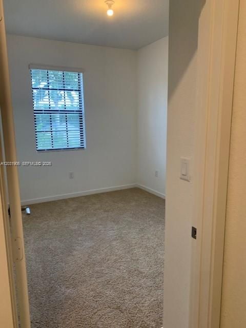Activo con contrato: $2,400 (3 camas, 2 baños, 1466 Pies cuadrados)