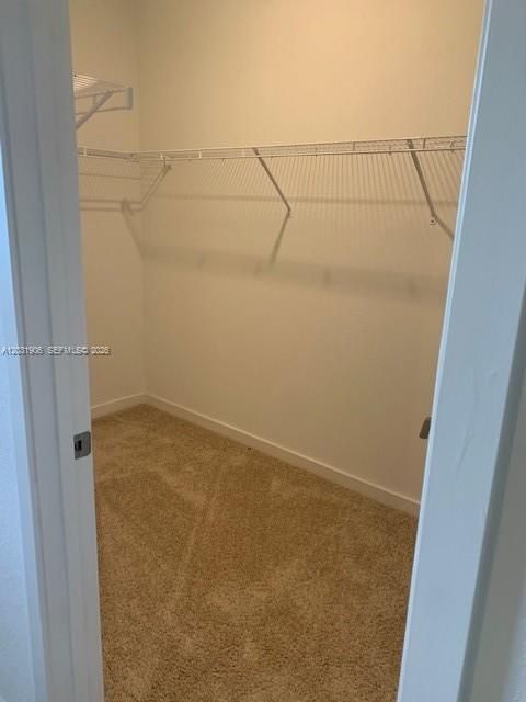 Activo con contrato: $2,400 (3 camas, 2 baños, 1466 Pies cuadrados)
