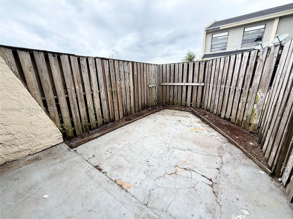 For Rent: $1,700 (2 beds, 1 baths, 1020 Square Feet)