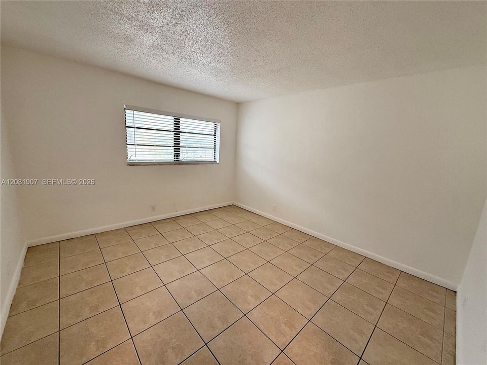 For Rent: $1,700 (2 beds, 1 baths, 1020 Square Feet)