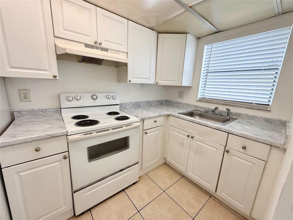 For Rent: $1,700 (2 beds, 1 baths, 1020 Square Feet)