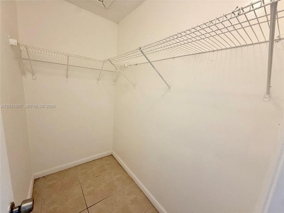 For Rent: $1,700 (2 beds, 1 baths, 1020 Square Feet)