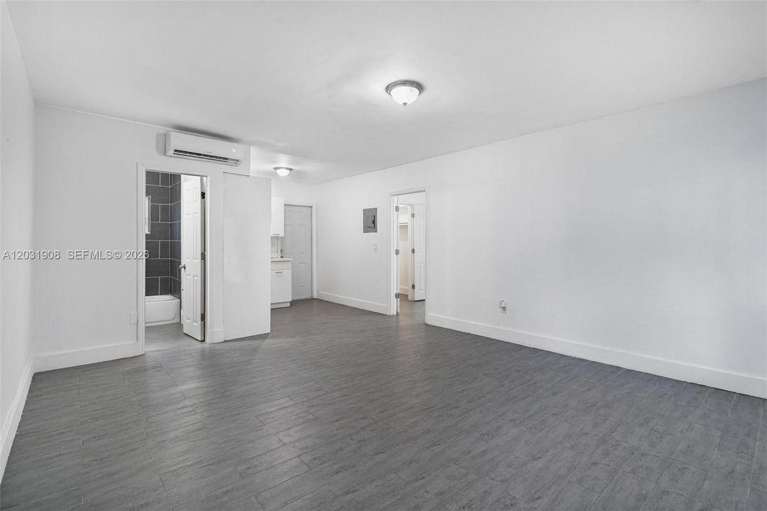 For Rent: $1,300 (0 beds, 1 baths, 400 Square Feet)