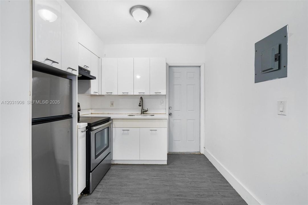 For Rent: $1,300 (0 beds, 1 baths, 400 Square Feet)