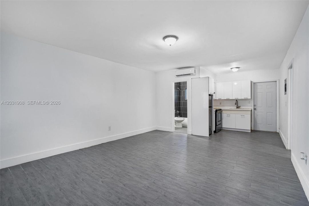 For Rent: $1,300 (0 beds, 1 baths, 400 Square Feet)