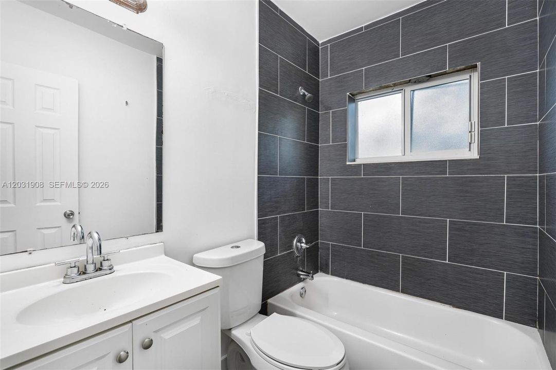 For Rent: $1,300 (0 beds, 1 baths, 400 Square Feet)