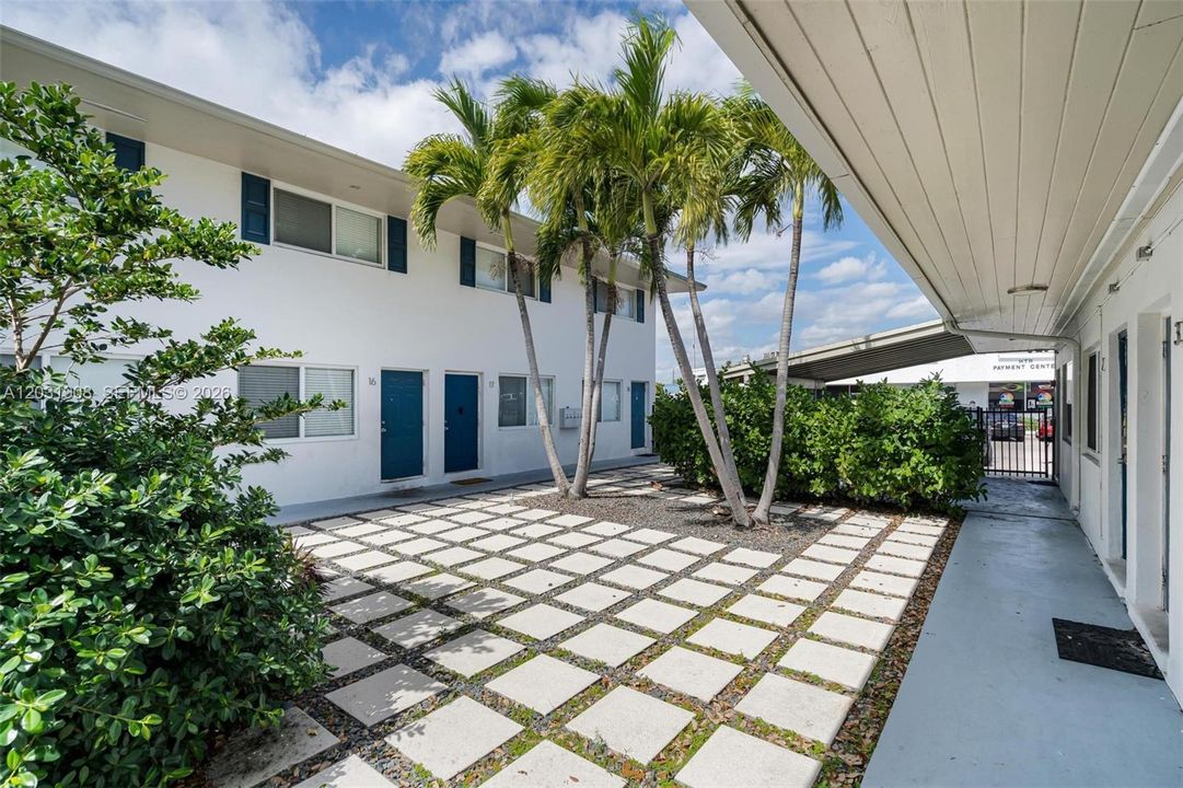 For Rent: $1,300 (0 beds, 1 baths, 400 Square Feet)
