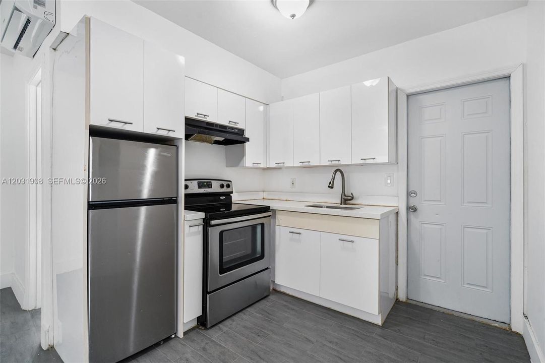 For Rent: $1,300 (0 beds, 1 baths, 400 Square Feet)