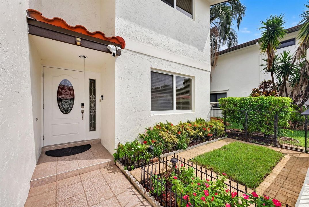 3-web-or-mls-Exterior_DSC08294_hf4k