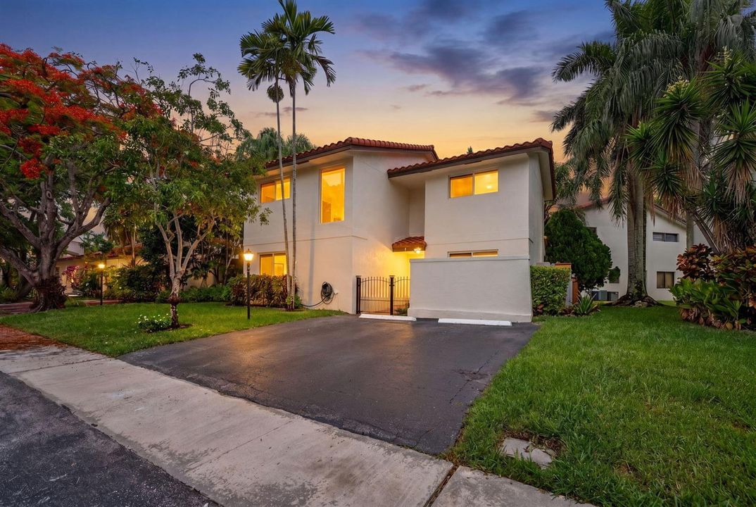 1-web-or-mls-Twilight_Exterior_DSC08284_