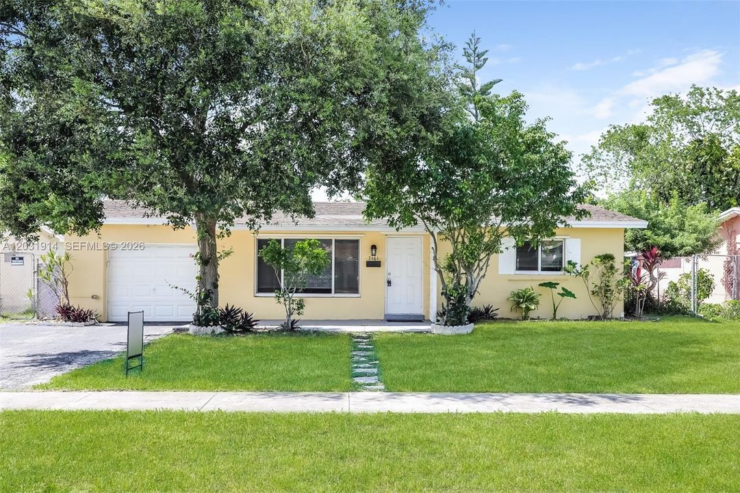 For Rent: $2,550 (2 beds, 1 baths, 896 Square Feet)