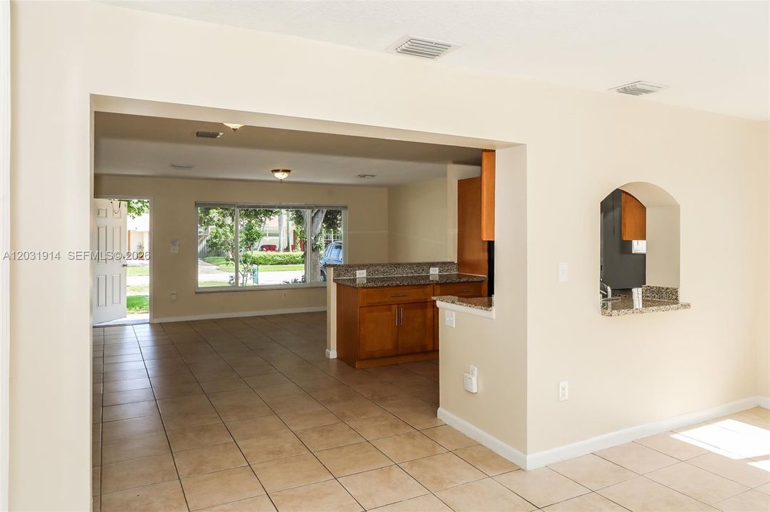 For Rent: $2,550 (2 beds, 1 baths, 896 Square Feet)