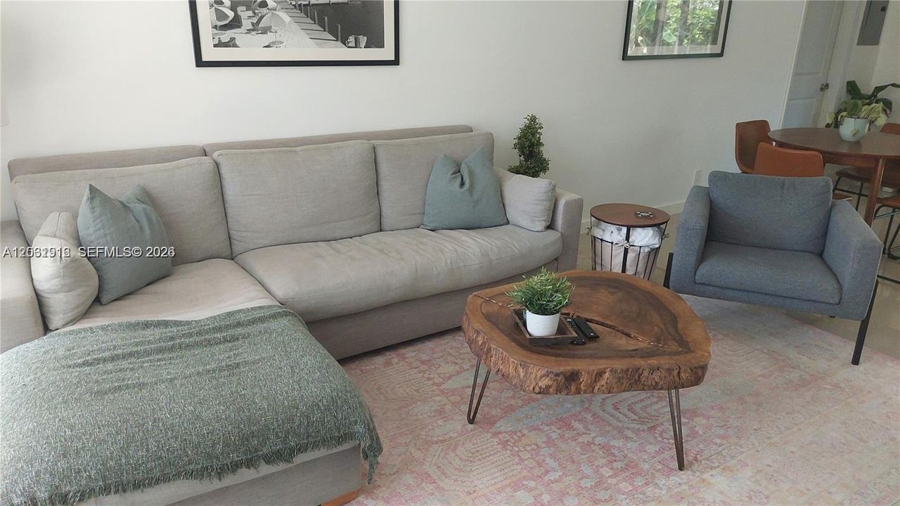 For Rent: $3,500 (2 beds, 2 baths, 1080 Square Feet)