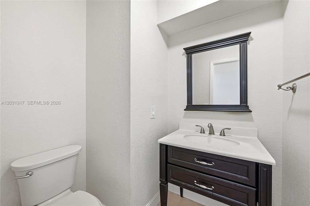 1/2 Bathroom