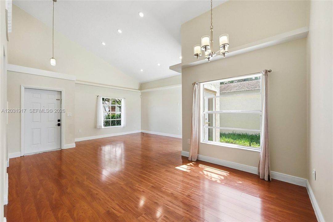 En Venta: $485,000 (3 camas, 2 baños, 1277 Pies cuadrados)