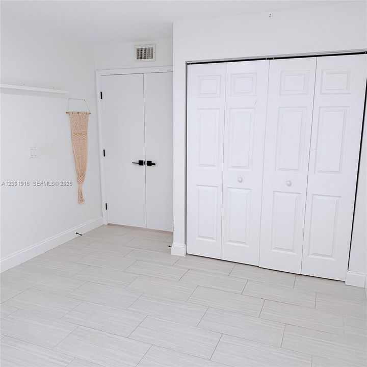 Activo con contrato: $2,300 (2 camas, 2 baños, 974 Pies cuadrados)