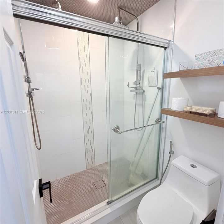 Activo con contrato: $2,300 (2 camas, 2 baños, 974 Pies cuadrados)