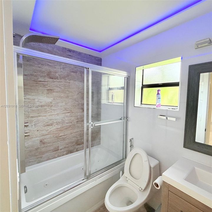 Activo con contrato: $2,300 (2 camas, 2 baños, 974 Pies cuadrados)