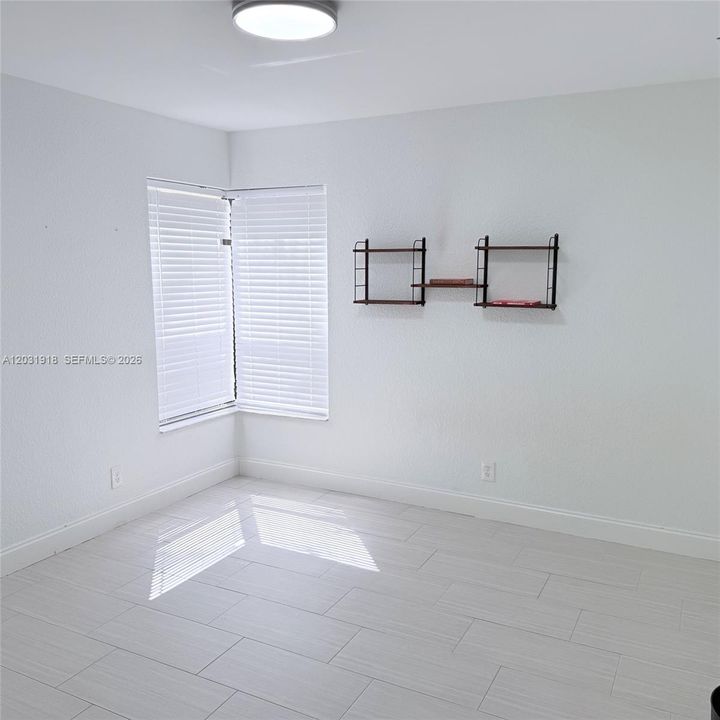 Activo con contrato: $2,300 (2 camas, 2 baños, 974 Pies cuadrados)