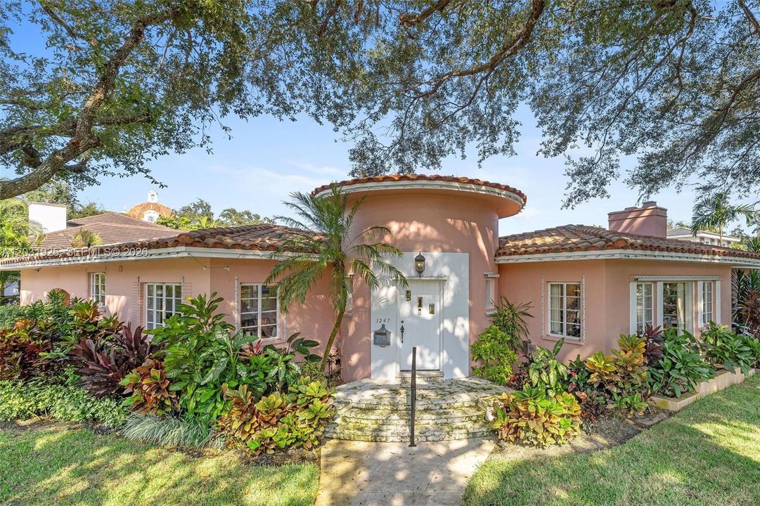 Active With Contract: $2,500,000 (2 beds, 2 baths, 2525 Square Feet)