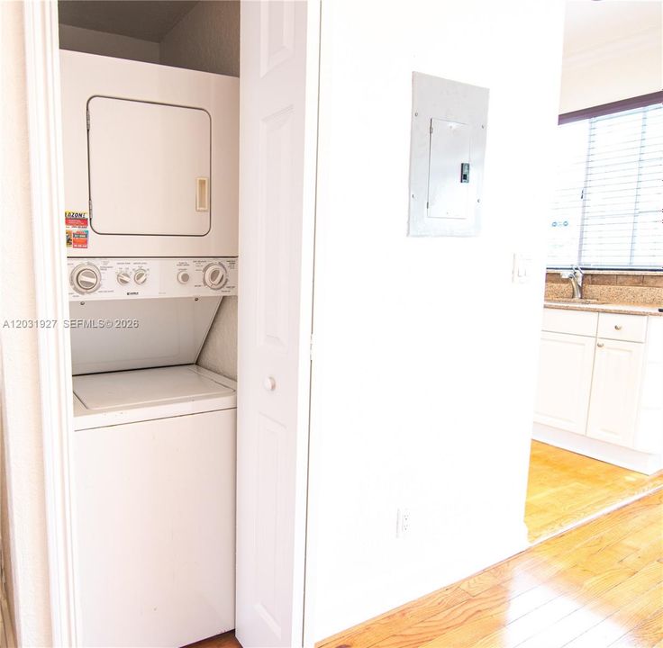 For Rent: $3,100 (2 beds, 1 baths, 900 Square Feet)