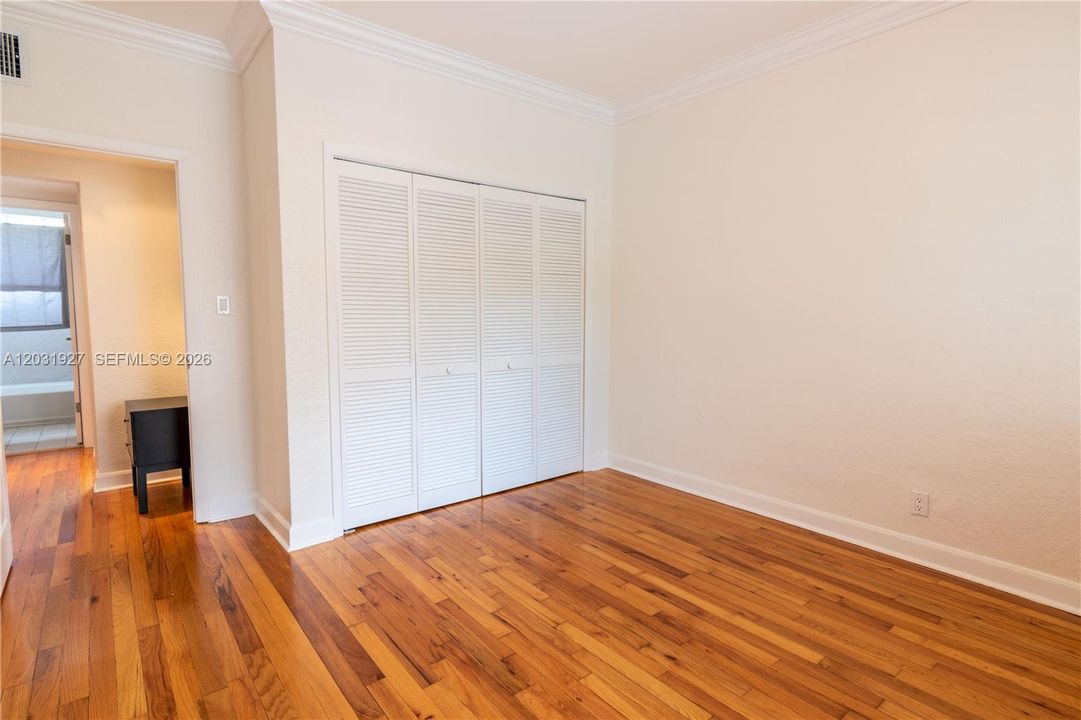 For Rent: $3,100 (2 beds, 1 baths, 900 Square Feet)