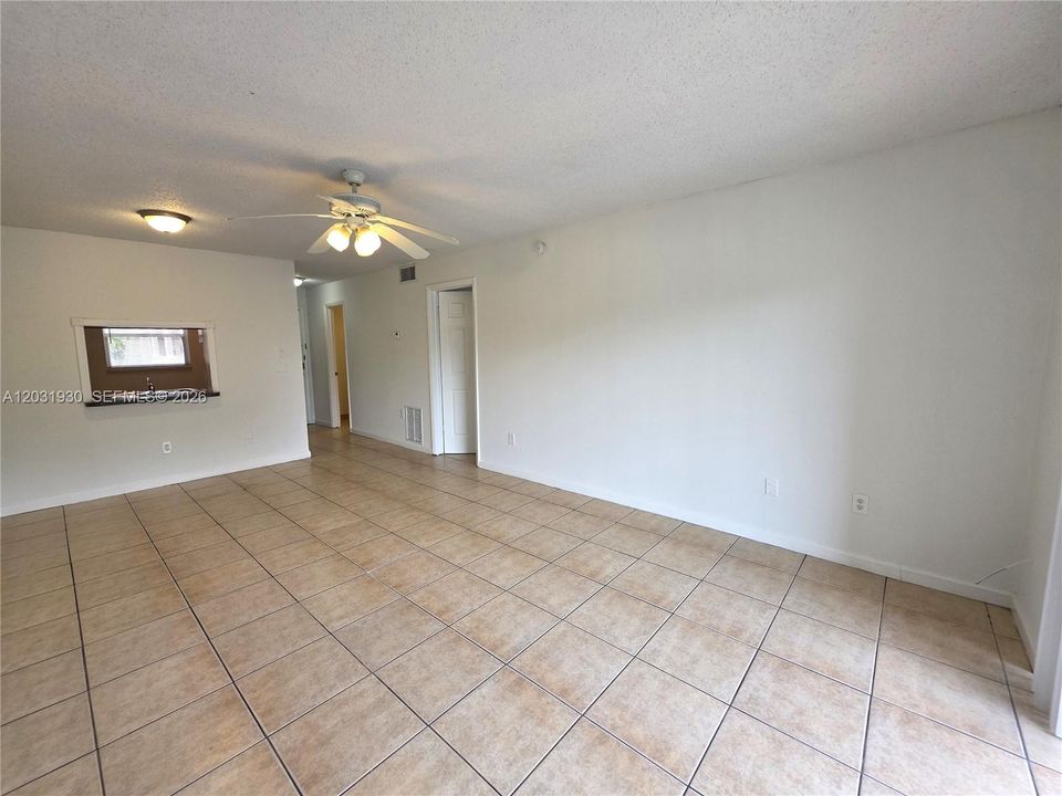 For Sale: $120,000 (1 beds, 1 baths, 735 Square Feet)