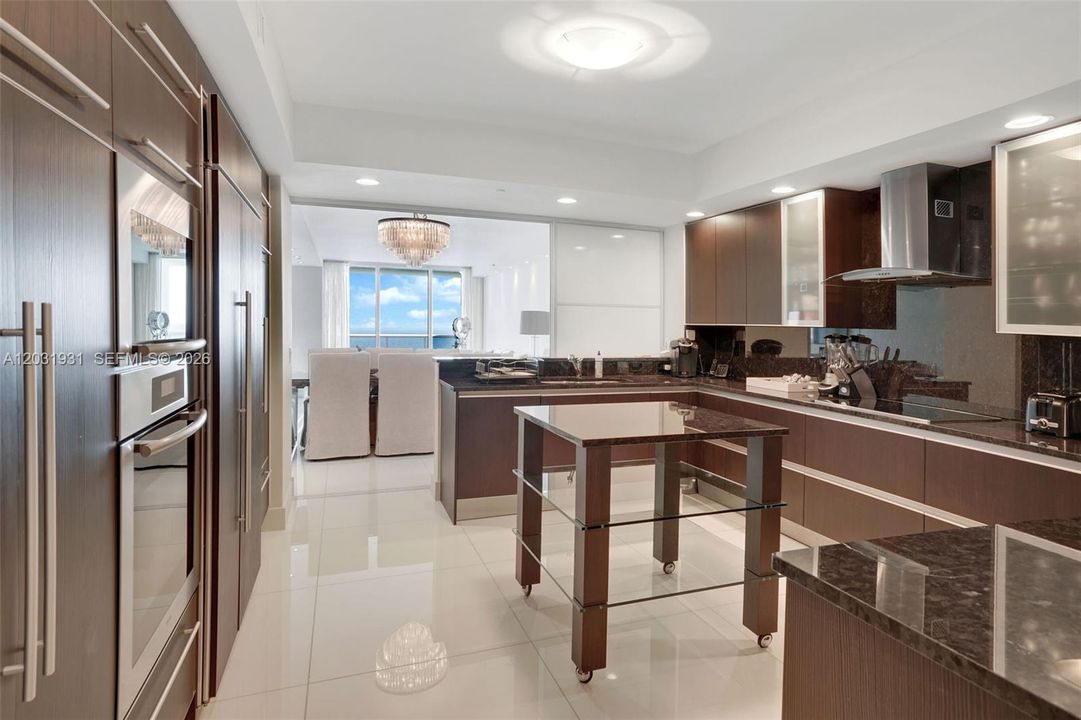 В аренду: $16,000 (3 спален, 3 ванн, 3395 Квадратных фут)