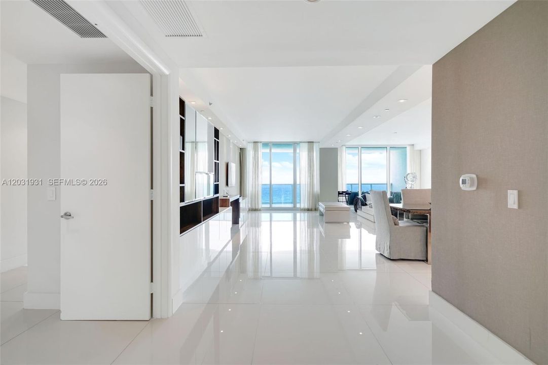 В аренду: $16,000 (3 спален, 3 ванн, 3395 Квадратных фут)