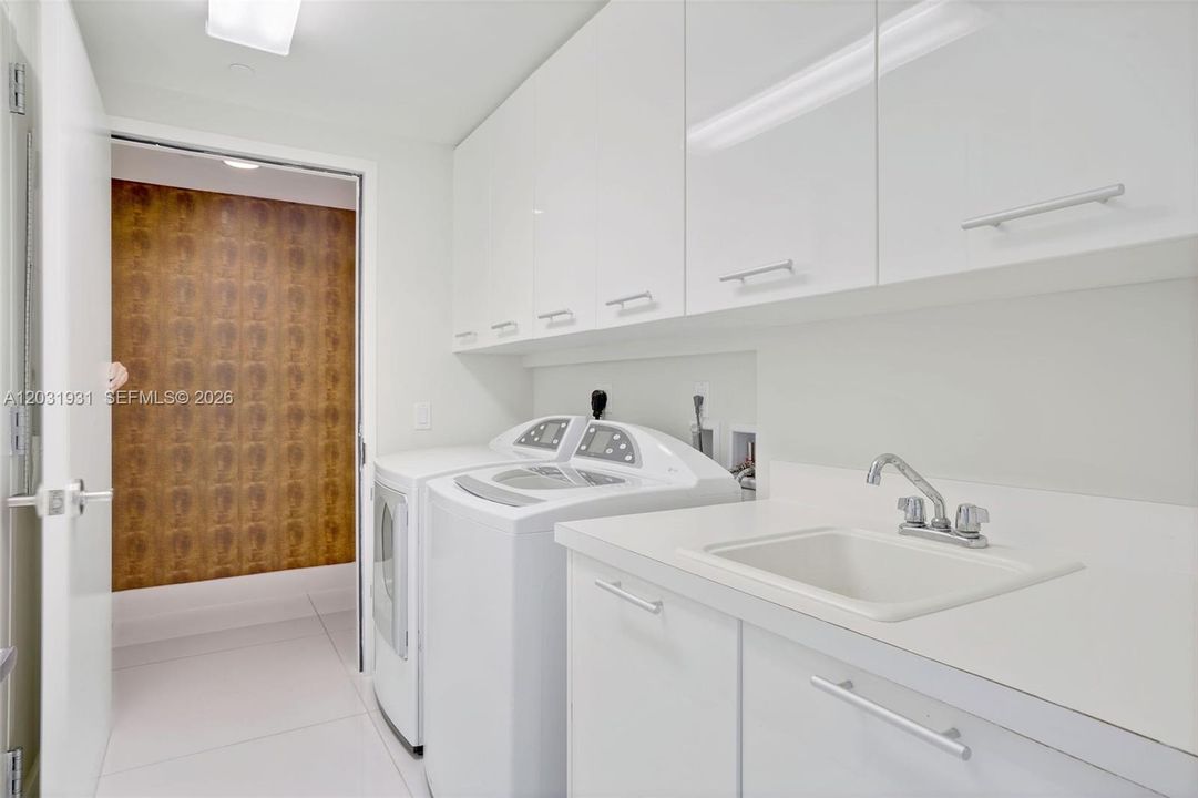 В аренду: $16,000 (3 спален, 3 ванн, 3395 Квадратных фут)