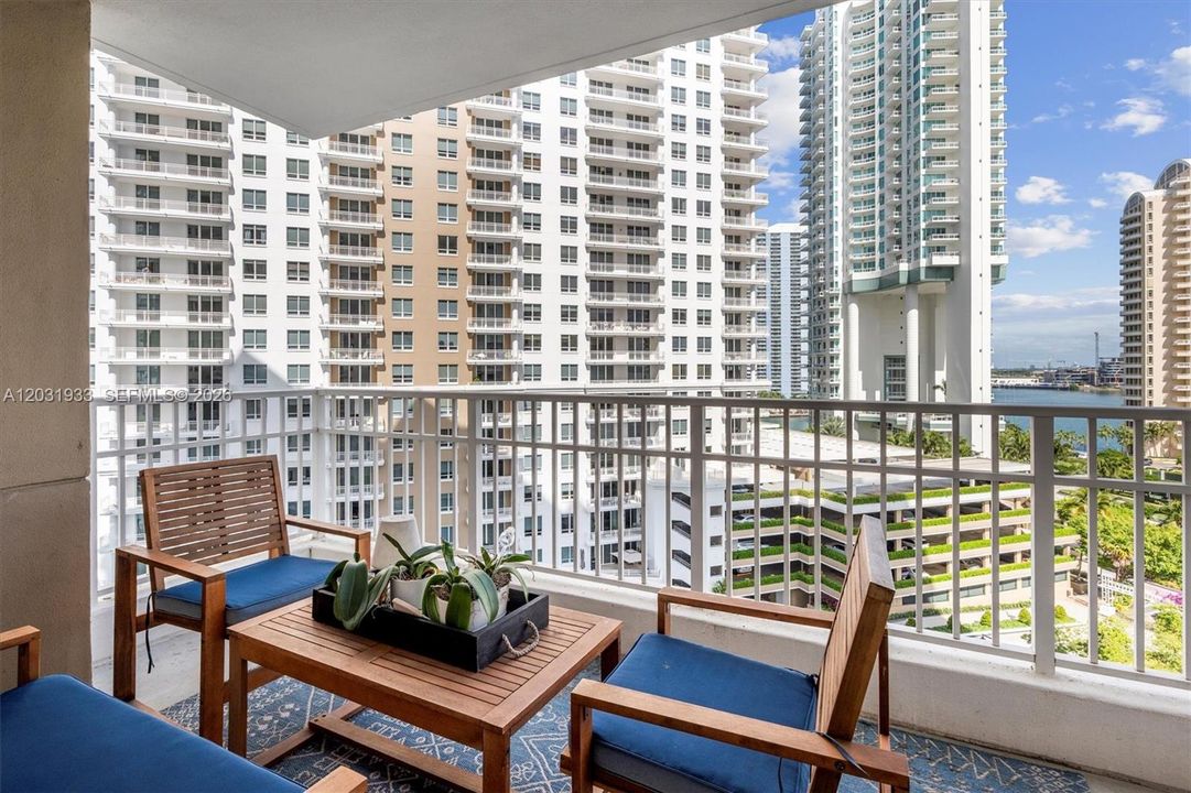 For Rent: $4,400 (2 beds, 2 baths, 1288 Square Feet)