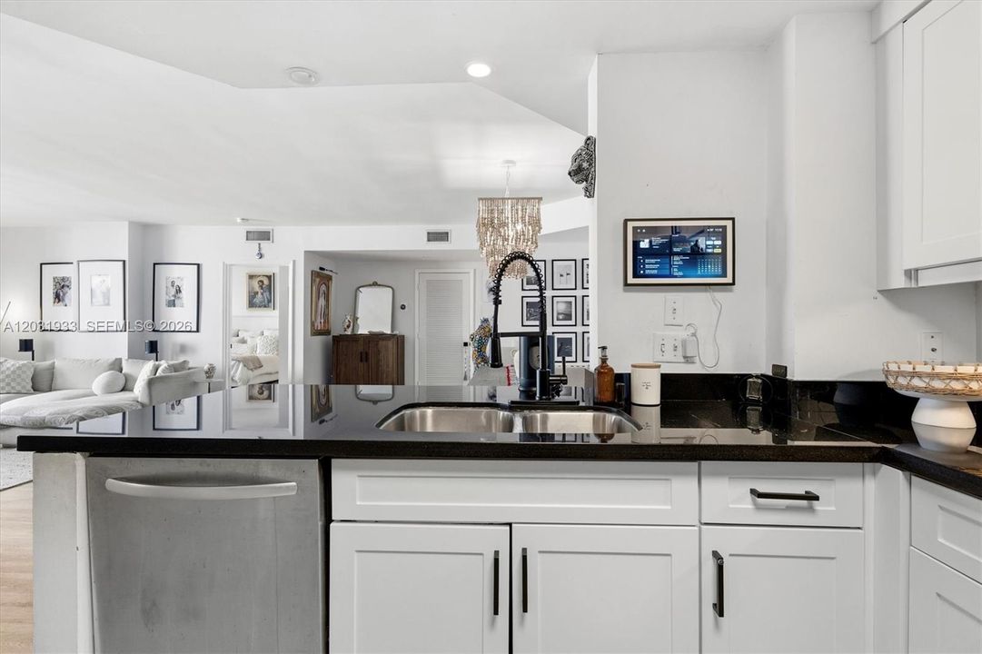 For Rent: $4,400 (2 beds, 2 baths, 1288 Square Feet)
