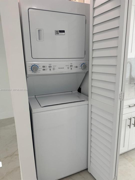 For Rent: $2,850 (2 beds, 1 baths, 750 Square Feet)