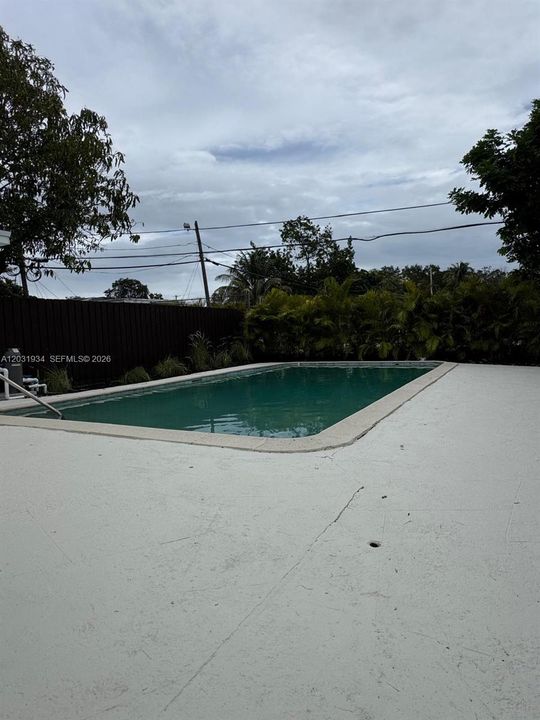 For Rent: $2,850 (2 beds, 1 baths, 750 Square Feet)