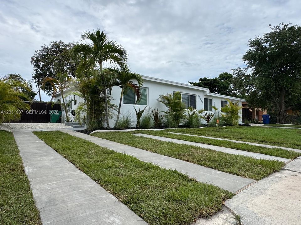 For Rent: $2,995 (3 beds, 2 baths, 1300 Square Feet)