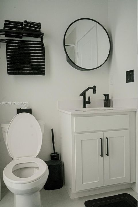 1st floor (bathroom 1)
