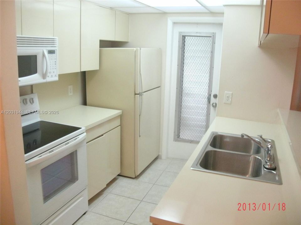 For Rent: $1,600 (1 beds, 1 baths, 640 Square Feet)