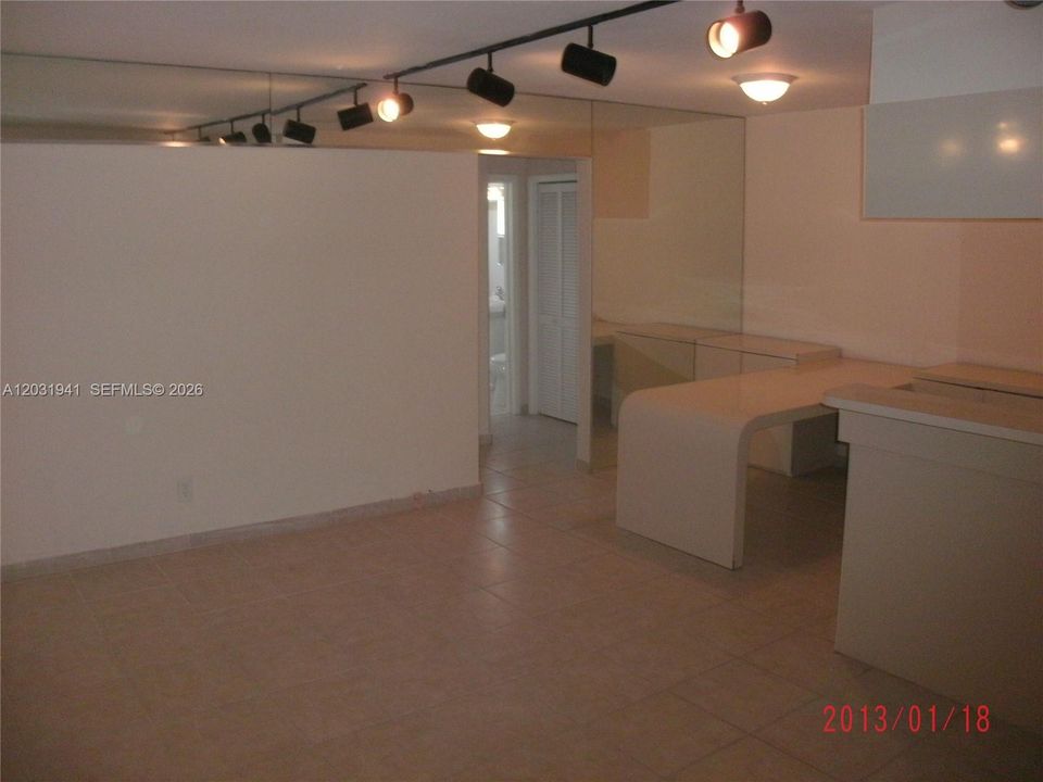 For Rent: $1,600 (1 beds, 1 baths, 640 Square Feet)