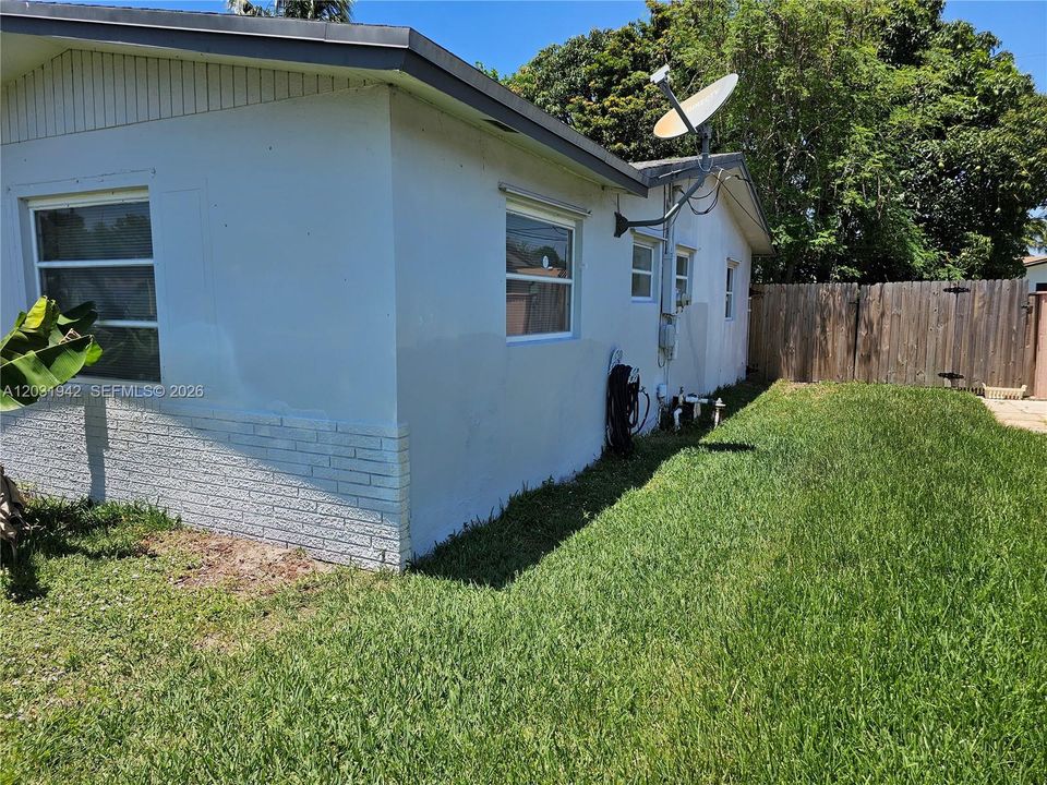 For Sale: $465,000 (3 beds, 2 baths, 1940 Square Feet)