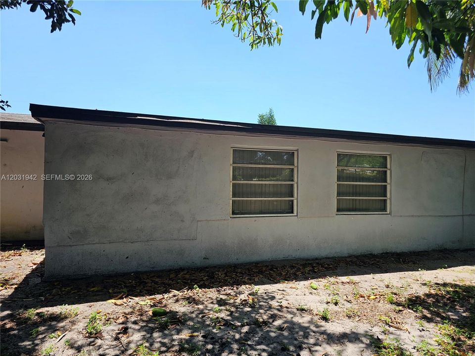 For Sale: $465,000 (3 beds, 2 baths, 1940 Square Feet)