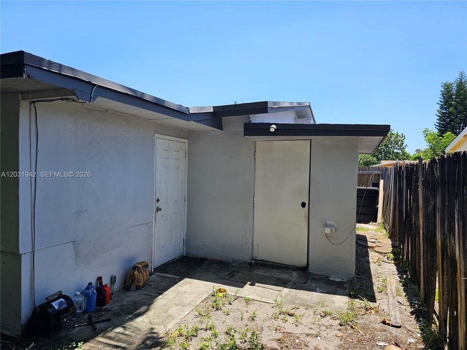 For Sale: $465,000 (3 beds, 2 baths, 1940 Square Feet)
