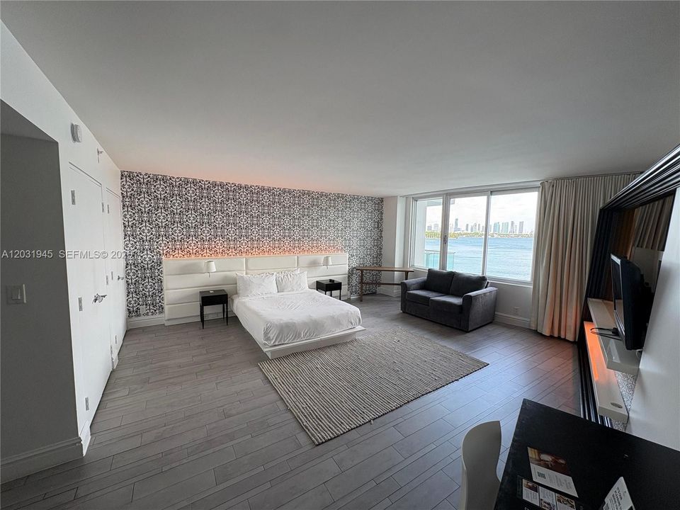 For Sale: $299,000 (0 beds, 1 baths, 530 Square Feet)