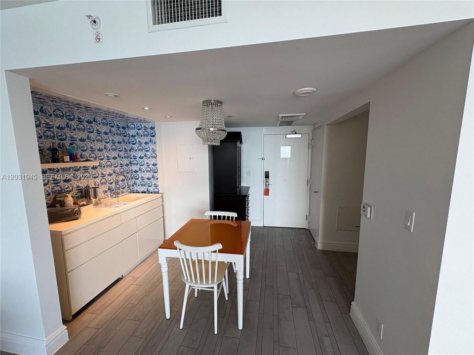 For Sale: $299,000 (0 beds, 1 baths, 530 Square Feet)