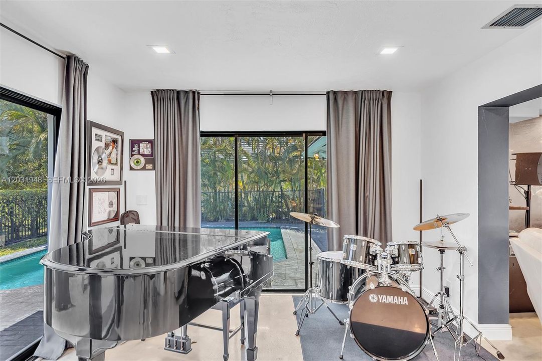 For Rent: $5,000 (4 beds, 3 baths, 2485 Square Feet)