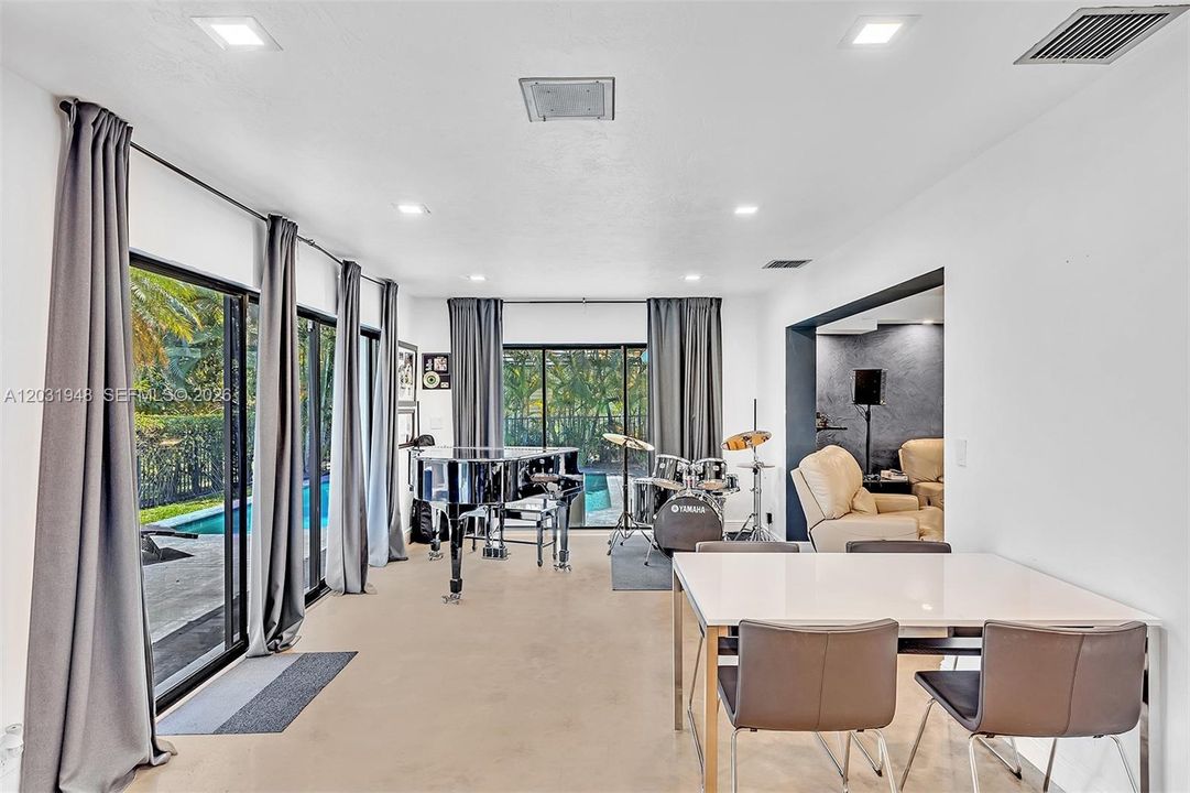 For Rent: $5,000 (4 beds, 3 baths, 2485 Square Feet)