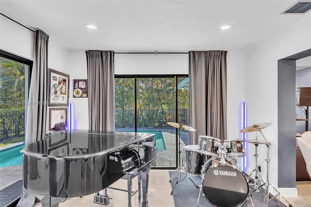 For Rent: $5,000 (4 beds, 3 baths, 2485 Square Feet)